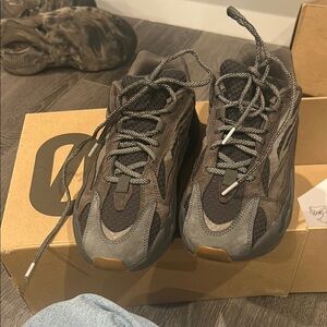 Yeezy boost 700